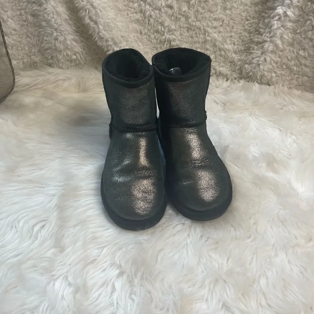 EMU Australia Stinger Metallic pewter and black sheepskin mini boots size 9